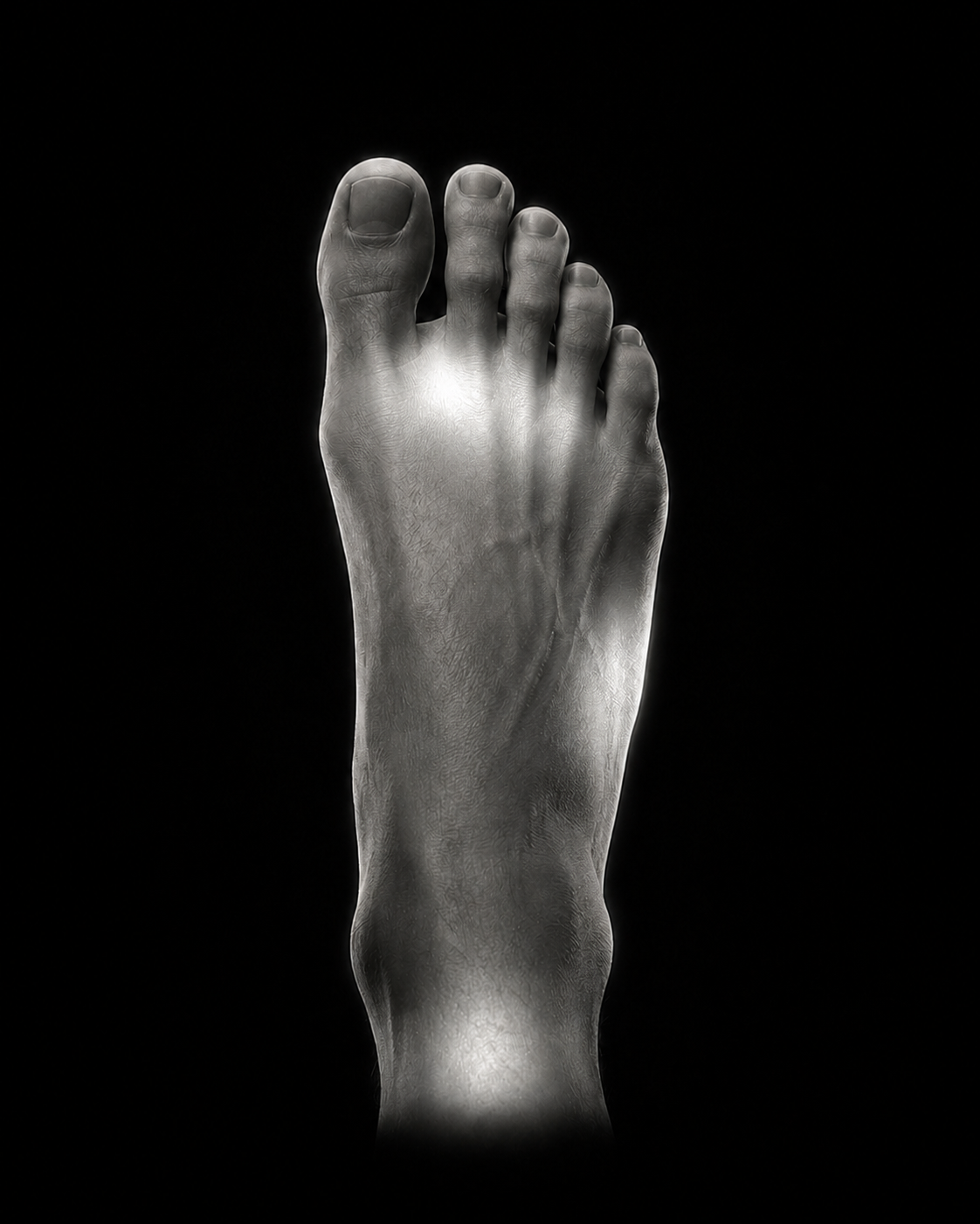 Close-up editorial foot image paired with guidance on measuring foot width.